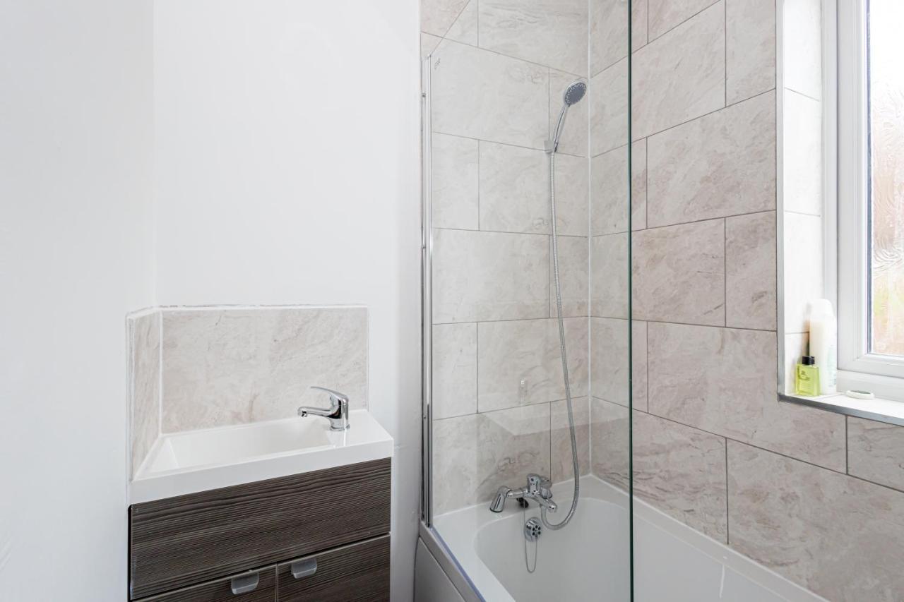 M9 Guest House Манчестер Экстерьер фото