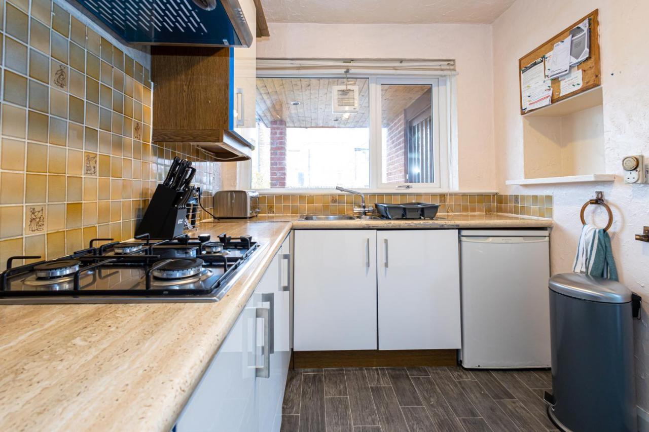 M9 Guest House Манчестер Экстерьер фото