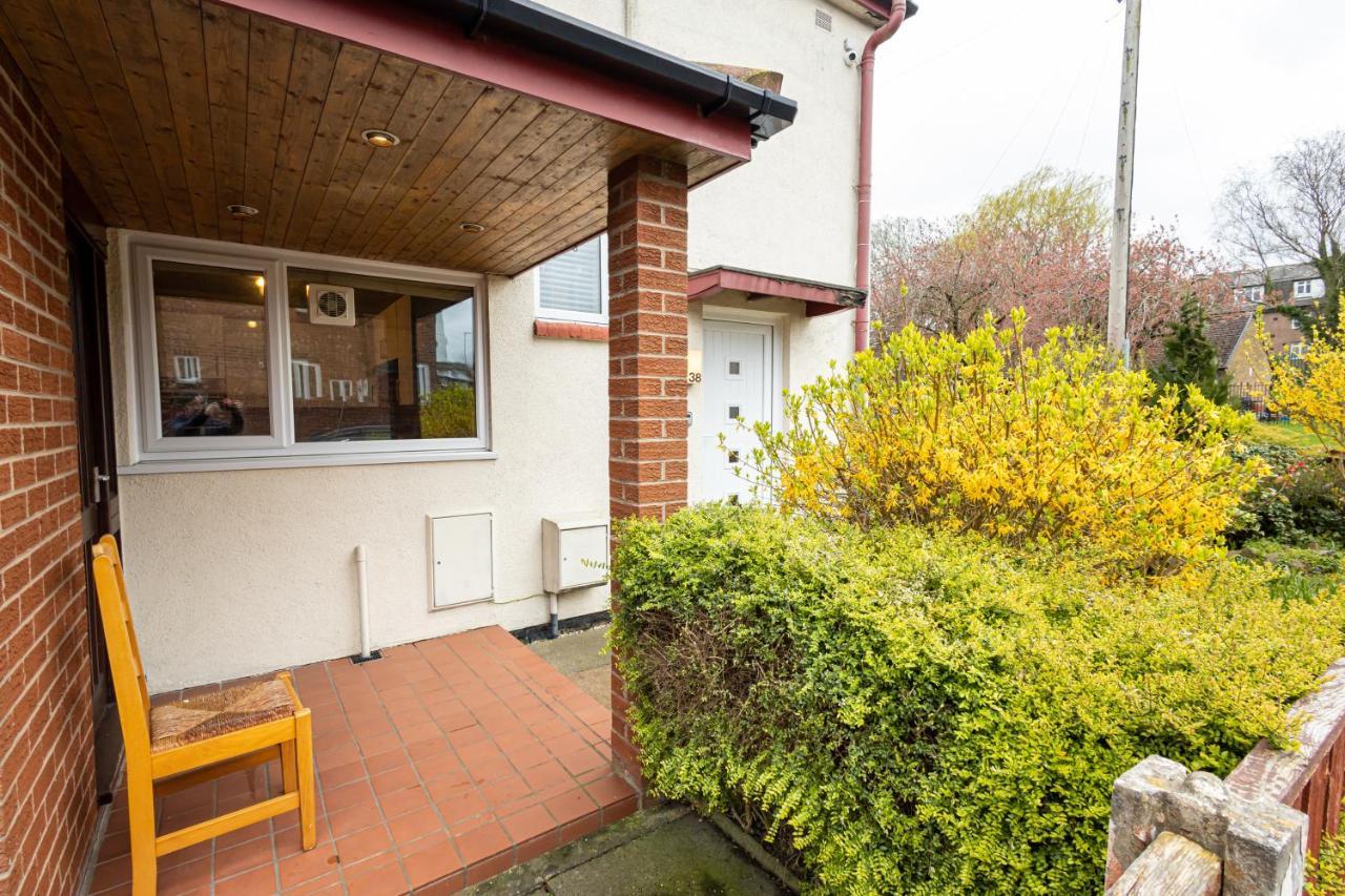 M9 Guest House Манчестер Экстерьер фото
